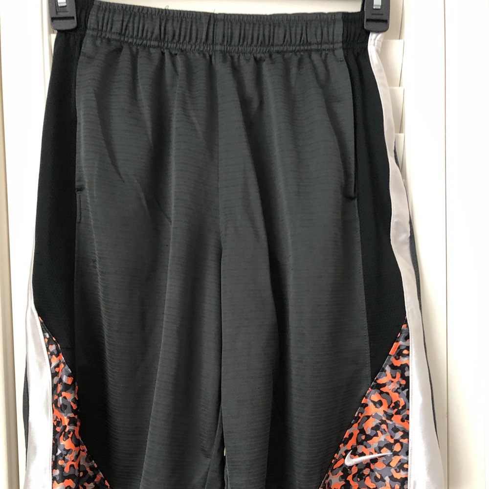 Men’s gray, Nike shorts